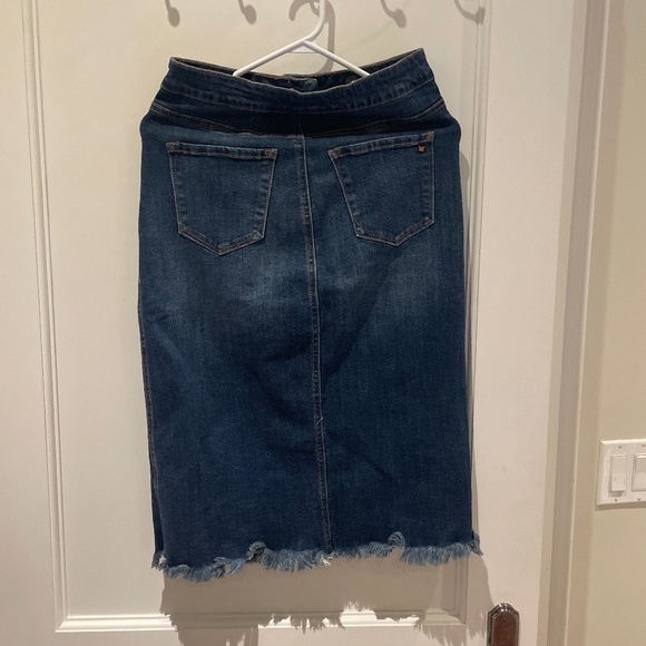 Tricot fringed hem button front denim midi skirt - Picture 3 of 8